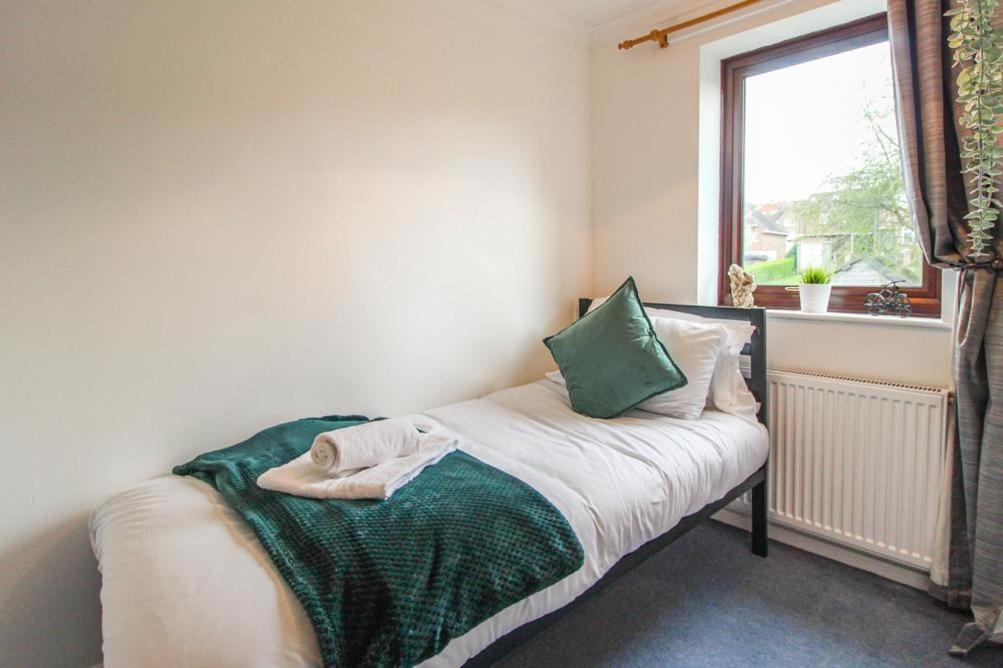Comfortable 2 Bedroom House With Free Parking Nottingham Exterior photo