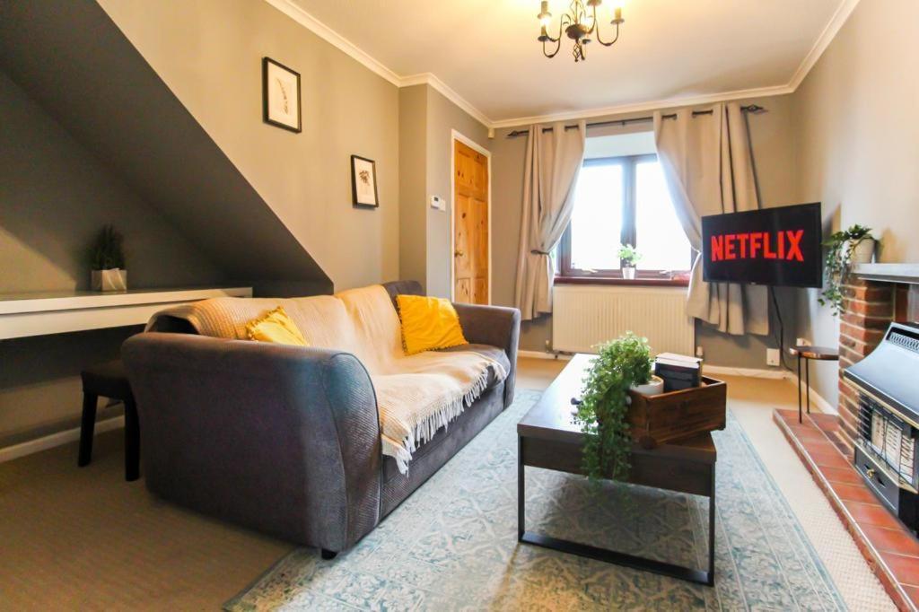 Comfortable 2 Bedroom House With Free Parking Nottingham Exterior photo